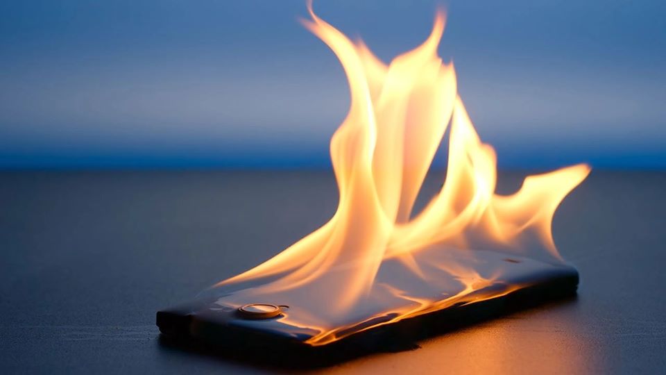  6 วิธีหลีกเลี่ยง ‘มือถือร้อน’ อันตรายที่คุณป้องกันได้