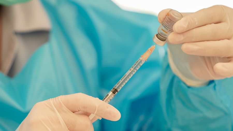 เตรียมตัวให้พร้อม ก่อนและหลังฉีดวัคซีนป้องกัน COVID-19